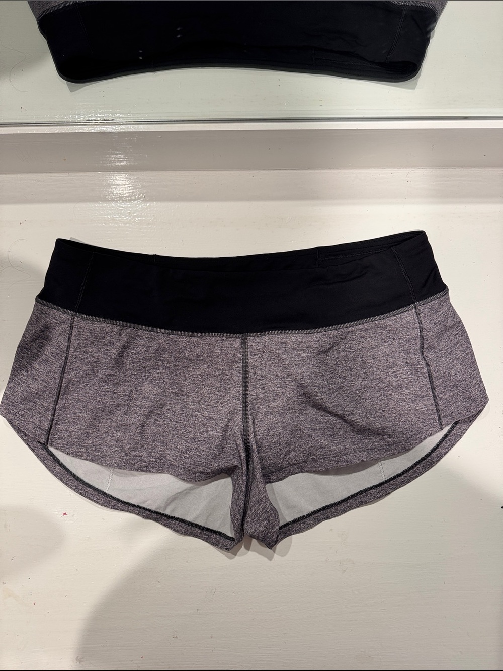 Lululemon Women’s Speed Up Low Rise Short - 2.5 inch - Size 8